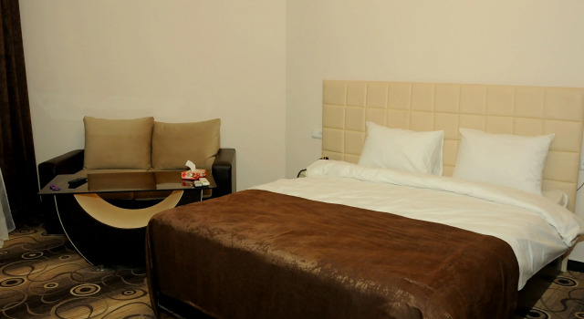 Standard Kahden hengen huone parvekkeella Nor Erevan Hotel