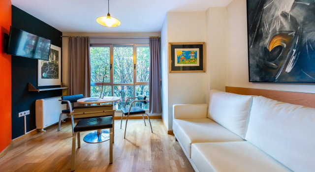 Апартаменты с 2 комнатами с балконом и с видом на город Apartamentos León