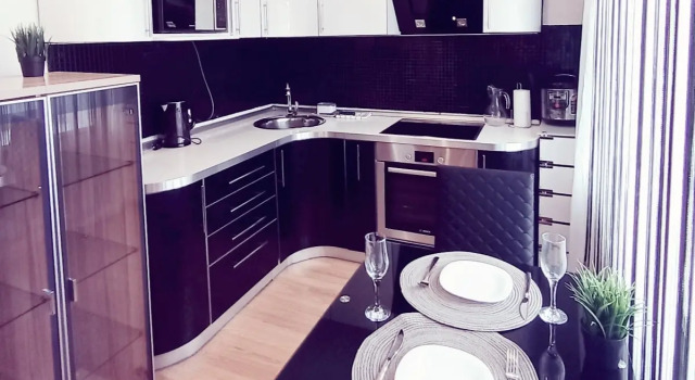 Uyutnaya Studiya S Vidom Na Big Wood Flat, Prenota Appartamento Hotel a Murmansk Region con parcheggio, Parcheggio