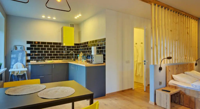V Samom Tsentre Goroda Flat, Book Lejlighed Hoteller i Kaliningrad med pool, nær Railway Gate, Swimmingpool