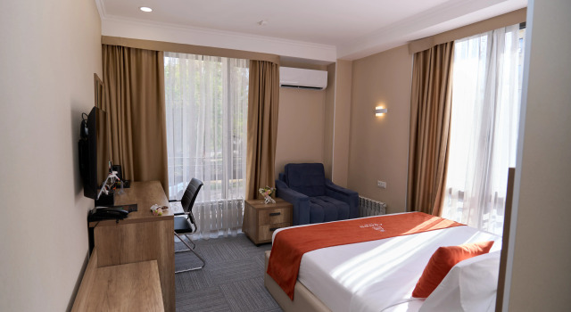Двухместный номер Standard с красивым видом из окна Отель Crown Hotel Bishkek