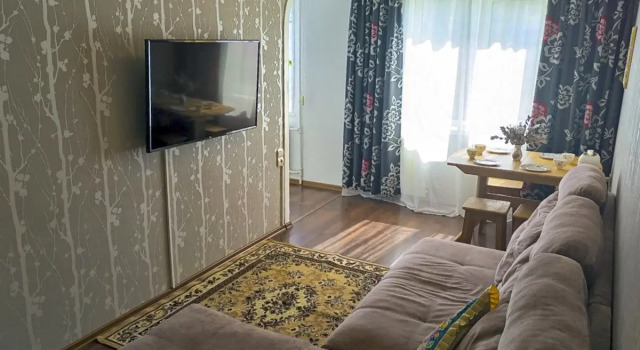 Uyutnaya 2-Komnatnaya Ryadom S Morem Flat, Buchen Sie Ferienwohnung Hotels in Region Primorje mit Parkplatz, Parkplätze