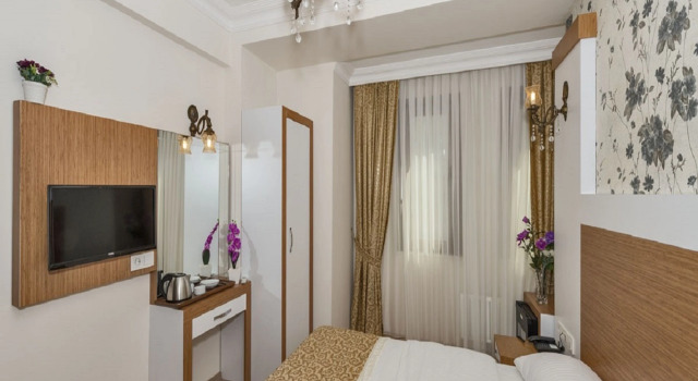 Отель Raimond