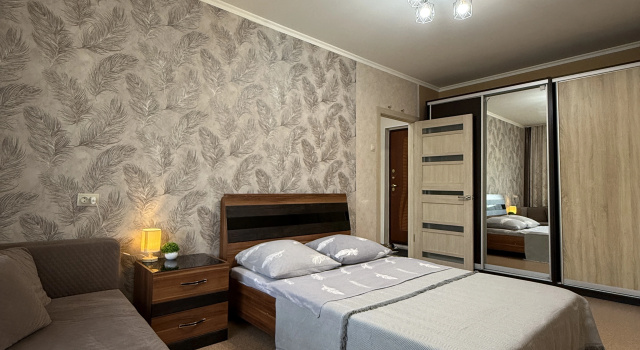 Otlichnaya na Mira 82A Flat, Đặt Căn hộ Khách sạn ở Ural có chỗ đỗ xe, Bãi đậu xe