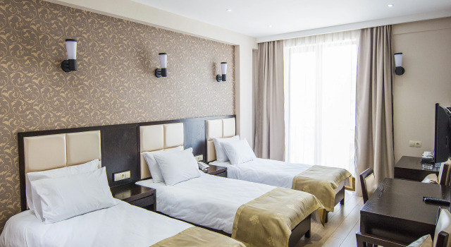 Трёхместный номер Standard с балконом Tbilisi Inn