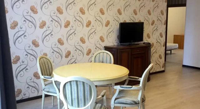 Prostornaya 3-kh komnatnaya v tikhom i uyutnom rayone Flat, Book Lejlighed Sankt Petersborg Sankt Petersborg