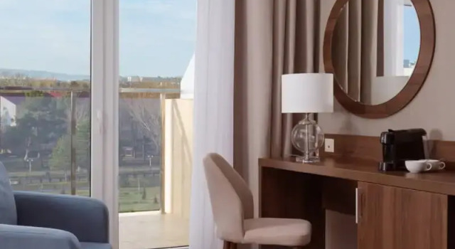 Двухместный номер Deluxe Plus с балконом Отель Miracleon Movenpick Resort & SPA Anapa 5*