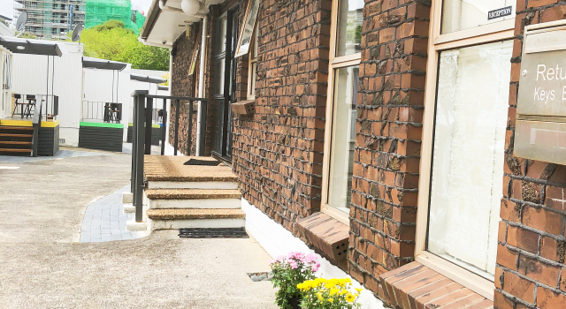 Pupuke Manor Guest House, Rezerwuj Motel Hotele w Auckland Region z parkingiem, Parking