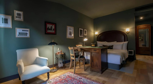 Люкс с балконом Communal Hotel Plekhanovi
