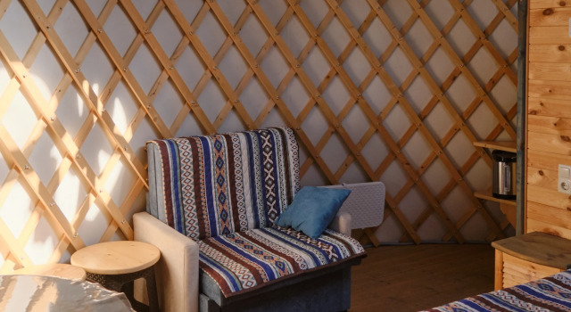 Blagoustroennaya Yurta na Olkhone Bungalow, Book Villa Sommerhuse i Irkutsk, Hytte