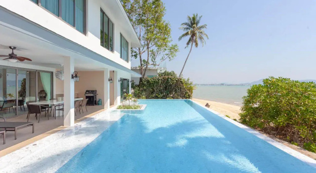 Вилла с бассейном с 4 комнатами с балконом и рядом с пляжем Fisherman Way Beach Villa