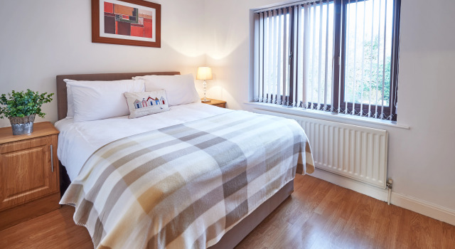 Вилла с 6 комнатами с красивым видом из окна Гостевой Дом Furzton Serviced Houses - Shortstay MK