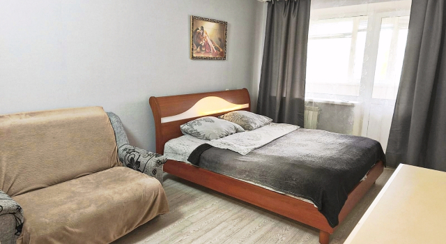 Odnokomnatnaya Ryadom S Tts Galaktika Flat, Prenota Appartamento Hotel a Tyumen Region con parcheggio, Parcheggio