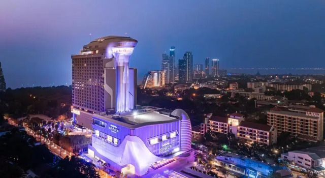Отель Grande Centre Point Space Pattaya, Забронировать Отель Бизнес-отели Паттайя, рядом с Железнодорожный вокзал Паттайя, 4* 5*