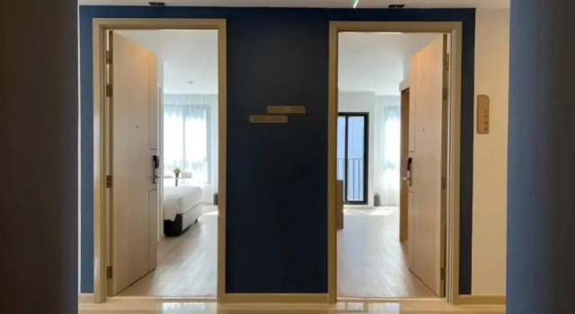 Номер Family Connecting с балконом и с видом на город Отель Wellness Stay & Hotel Sukhumvit 107