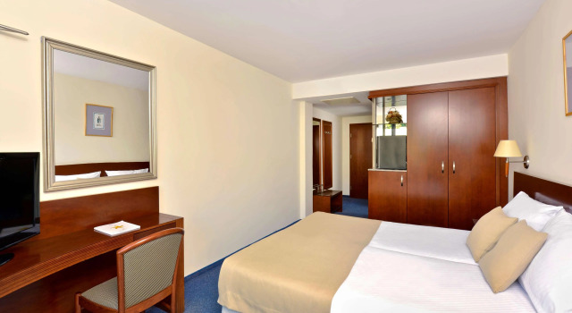 Отель Iberostar Waves Bellevue