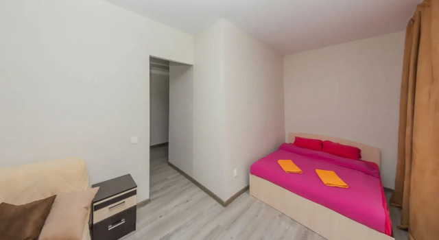 Na Brat'ev Zhabrovyih 7 Apartments, Prenota Appartamento Tula 