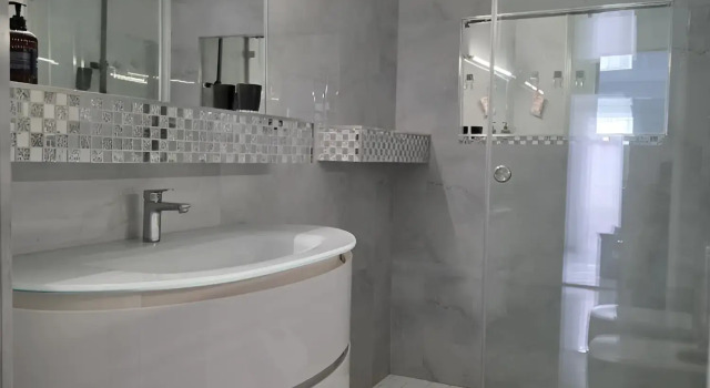 Люкс - апартаменты №1 с видом на внутренний двор Отель MAZIIZ Hotel Zelenogradsk