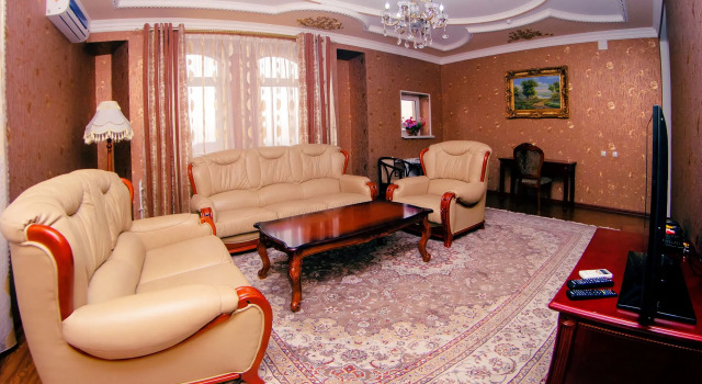 Апартаменты с 2 комнатами с балконом и с красивым видом из окна Отель Khuand Deluxe