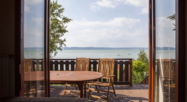 Апартаменты с 2 комнатами с балконом и с красивым видом из окна Вилла Balaton Together