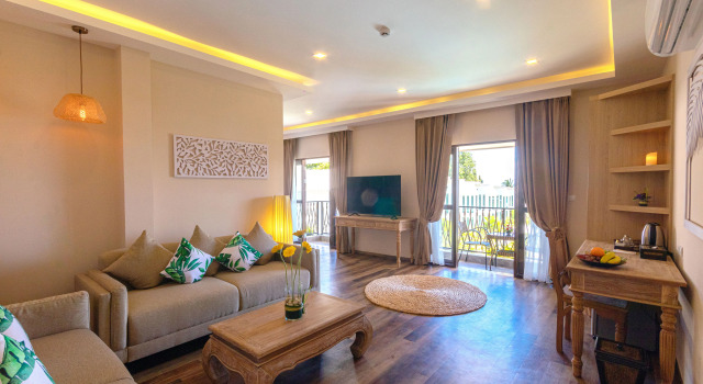 Двухместный люкс с видом на море Vannee Golden Sands Beachfront Resort