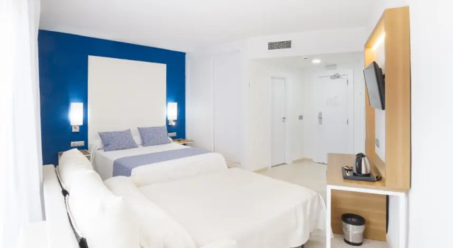 Четырёхместный номер Family с видом на море Ibersol Torremolinos Beach
