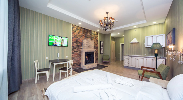 Люкс апартаменты 103 с натуральным камином и кухней Гостевой дом House on Potapova