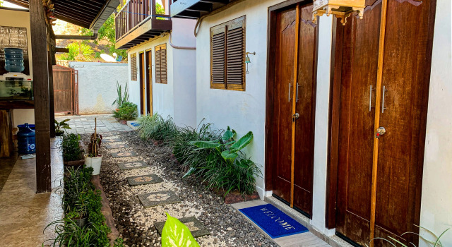 Capung Guest house, Rezerwuj Pensjonat Hotele w Bingin Beach z parkingiem, Parking