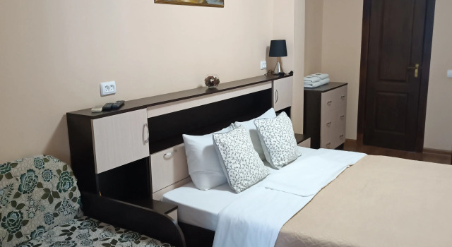 Четырёхместный номер Comfort с балконом и с красивым видом из окна Гостевой дом Парк-отель Казантип Центр