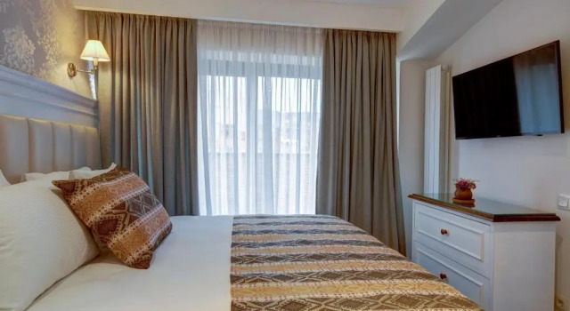 Двухместный люкс с балконом Hotel Passport Tbilisi
