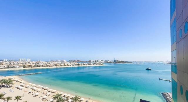 Апартаменты bnbmehomes | Look over the Palm and Arabian Sea-504, Забронировать Апартаменты/квартира Отели Пальмы Джумейра с бассейном, Бассейн