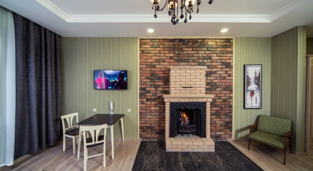 Люкс апартаменты 103 с натуральным камином и кухней Гостевой дом House on Potapova