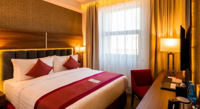 Queen номер Standard Ramada Hotel & Suites by Wyndham Yerevan