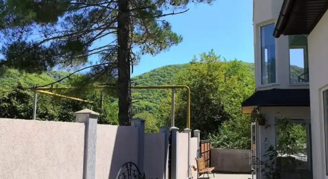 Yablochko Guest House