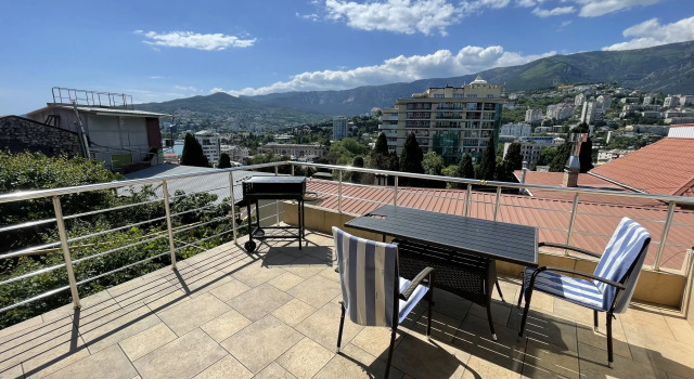 Trekhkomnatny Na Ulitse Tolstogo 5 Private house, Book Vacation Home Yalta 