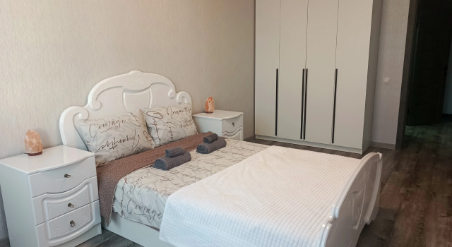 Uyutnaya Kvartira V Komarovo Park Flat, Réserver Appartement Tioumen 