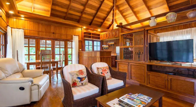 Двухместный коттедж Wooden с балконом Fisherman Way Beach Villa