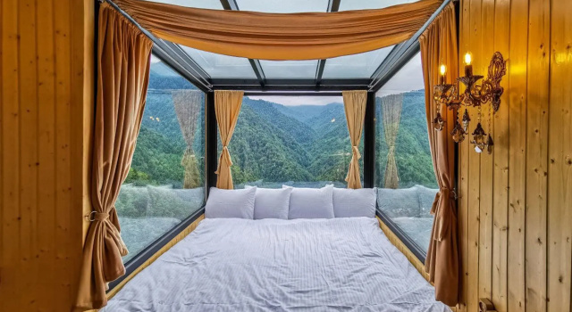 Четырёхместный коттедж с балконом и с красивым видом из окна Eco House Merisi