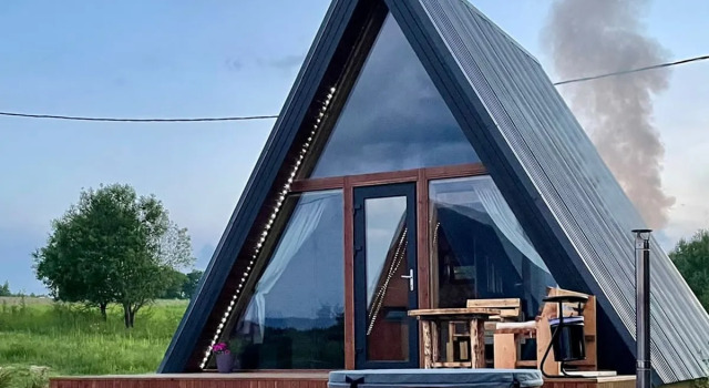 Двухместный коттедж Комфорт (A-frame Малина с купелью) с мансардой База Отдыха Лаванда