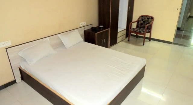 Номер Deluxe Отель Rajvi Palace by sky stays