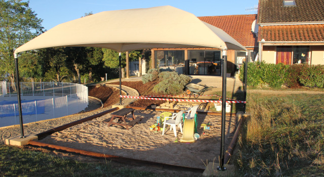 Коттедж с красивым видом из окна Domaine des Compouzines