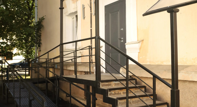 Uyutnaya V Samom Tsentre Velikogo Novgoroda S Otdelnym Vkhodom I S Dizaynerskim Remontom Flat, Rezervovat Apartmán Hotely v Novgorodská oblast s parkováním, Parkování
