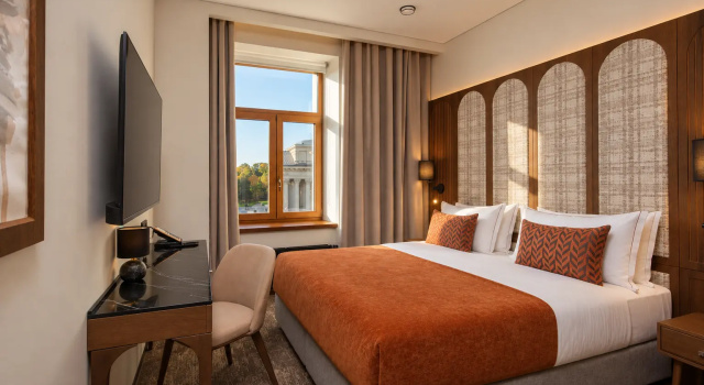 Standard Doppel Zimmer mit Balkon und Kazan Cathedral view Saga Hotel