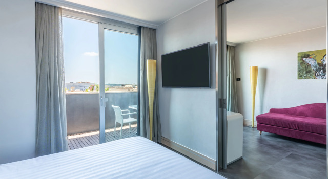 Трёхместный полулюкс с балконом и с видом на город Best Western Premier Hotel Royal Santina