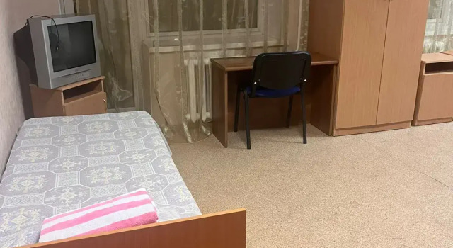 Кровать в общем номере Солнечный