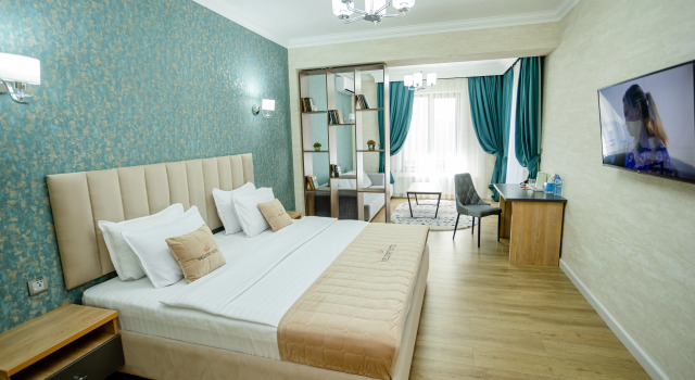 O podwyższonym standardzie dwuosobowy pokój Wellfort Hotel