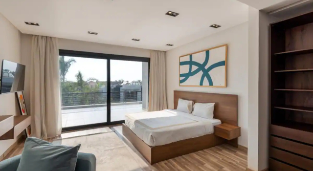Вилла Luxury Settle Inn Luxury Swan Lake Villa