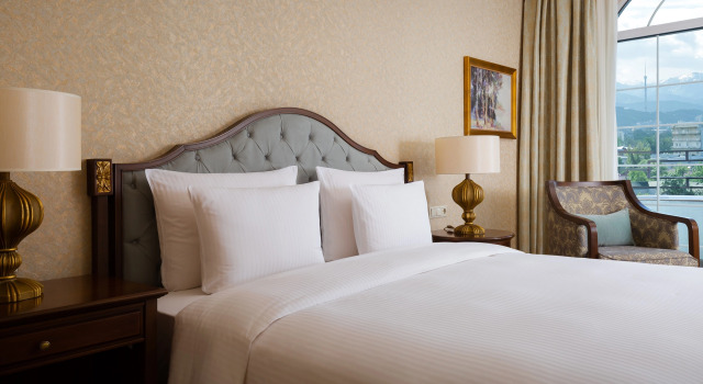 Deluxe Suite met balkon en  met uitzicht Rixos Almaty Hotel