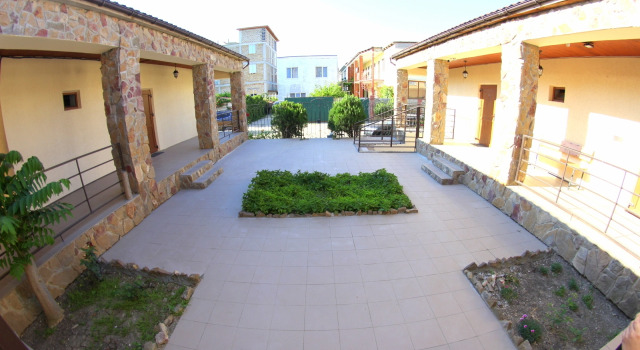 V Gostevom Dome ochag Living quarters, Rezervovat Hotel Sudak 