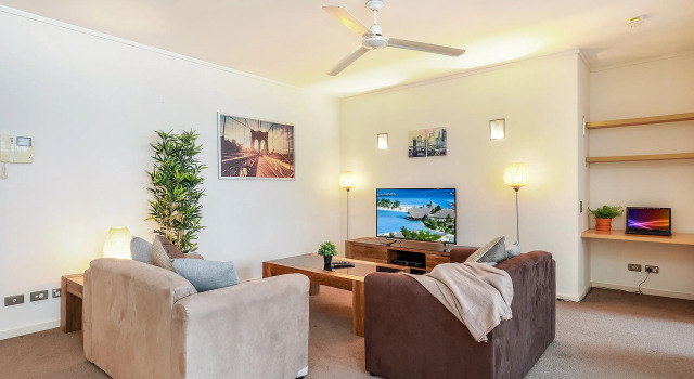 Апартаменты Furnished Apartment Walk to Bondi Beach